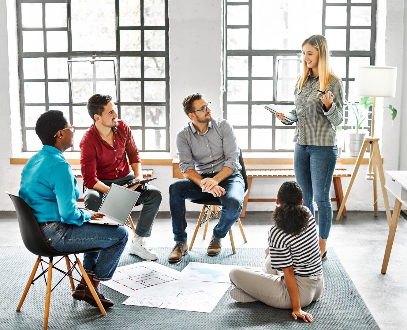 young-business-people-meeting-office-teamwork-grou-2025-02-01-17-36-22-utc (Custom)